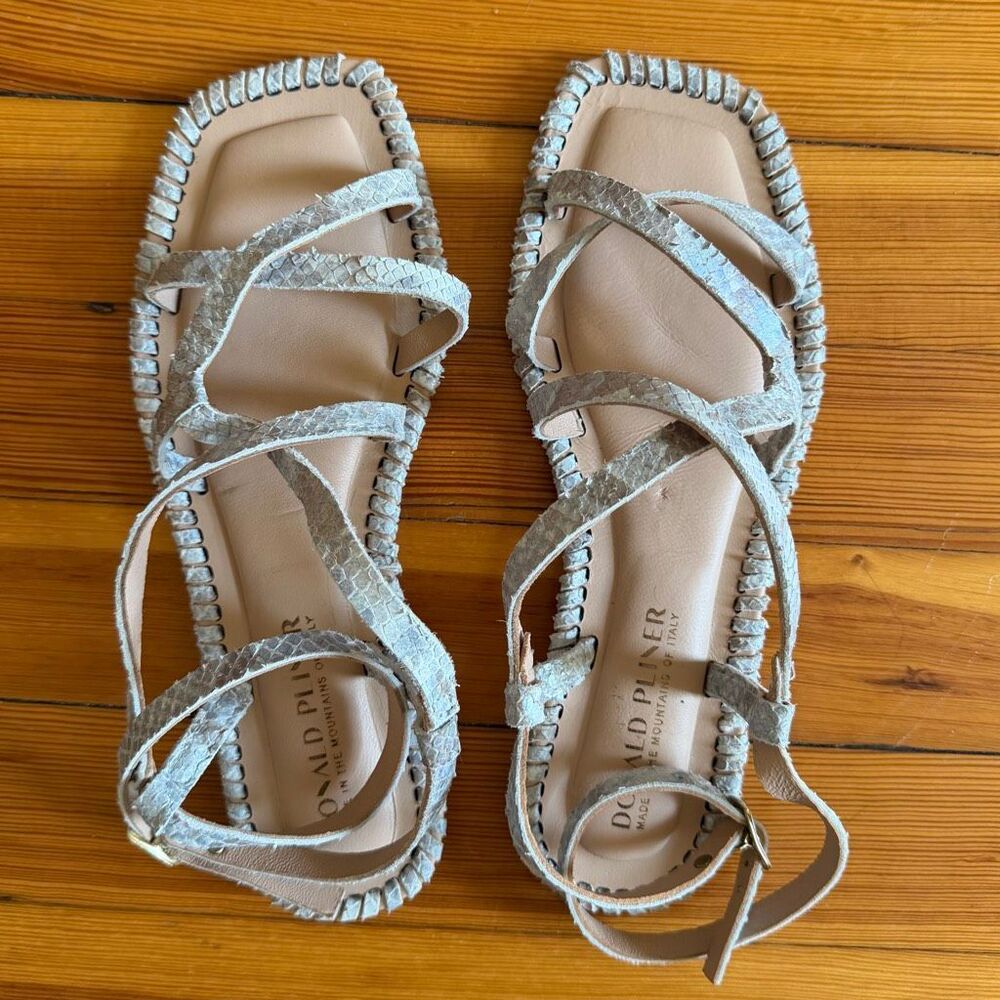 Donald Pliner NWOB Emilia Snake Print Strappy Sandals in Sky Size 8
